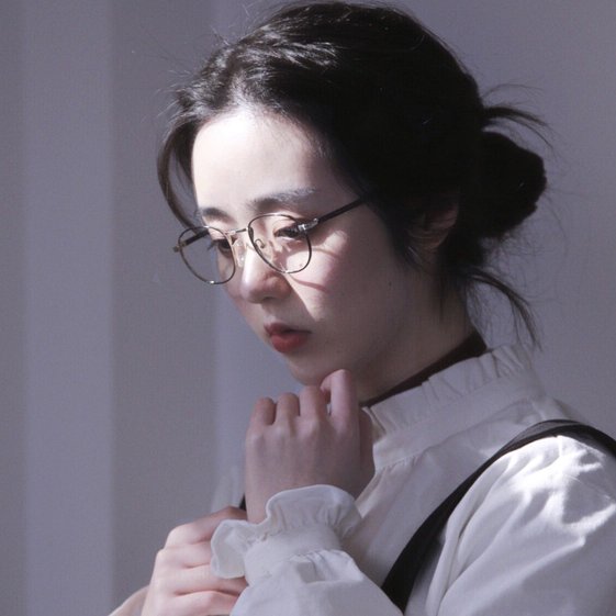 沙明属于从小身高高大，速度快，但技术很一般的，潜力挺大的