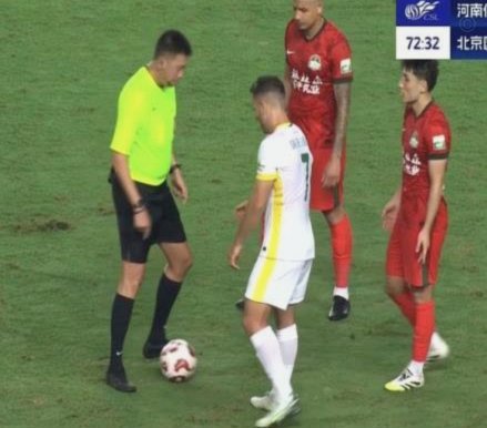 半场：玉昆0-0申花，奥斯卡屡失良机，吴曦染黄