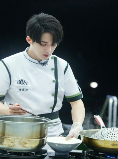 张林峒也进了职业梯队，怎么没有炒作的