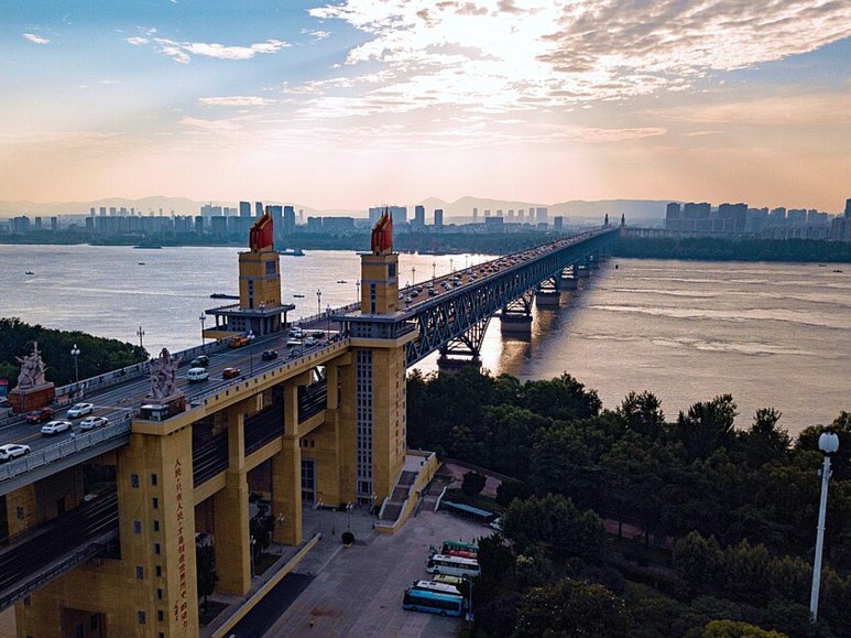 深圳新鹏城迎年轻锋将余梦辉加盟