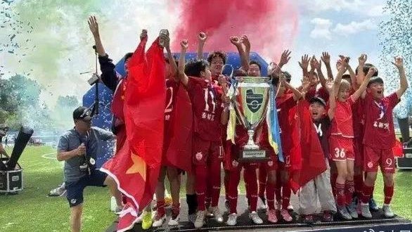 中国驻西班牙大使馆接见中国足球小将