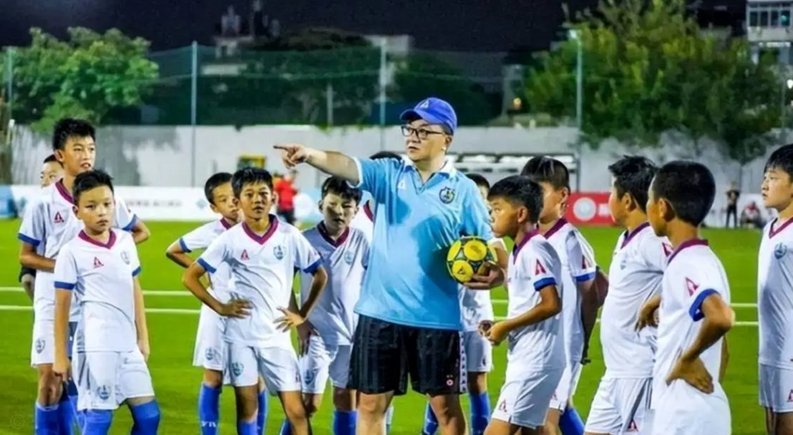 中国驻西班牙大使馆接见中国足球小将