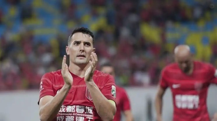 你觉得海港队45号的表现，是否符合他的顶薪身价？
