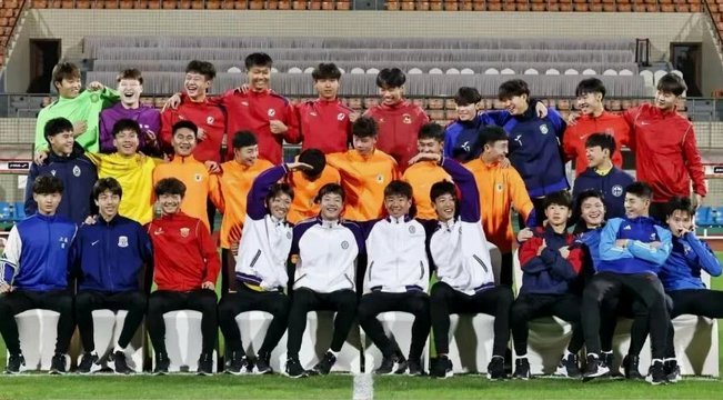 足协内部总结过，U17能赢的比赛，都是首发高中锋